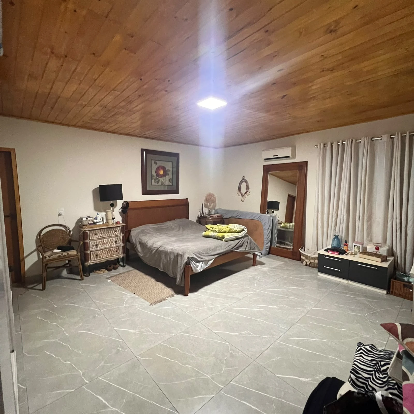 CASA COM AREA DE LAZER - JD ESMERALDA