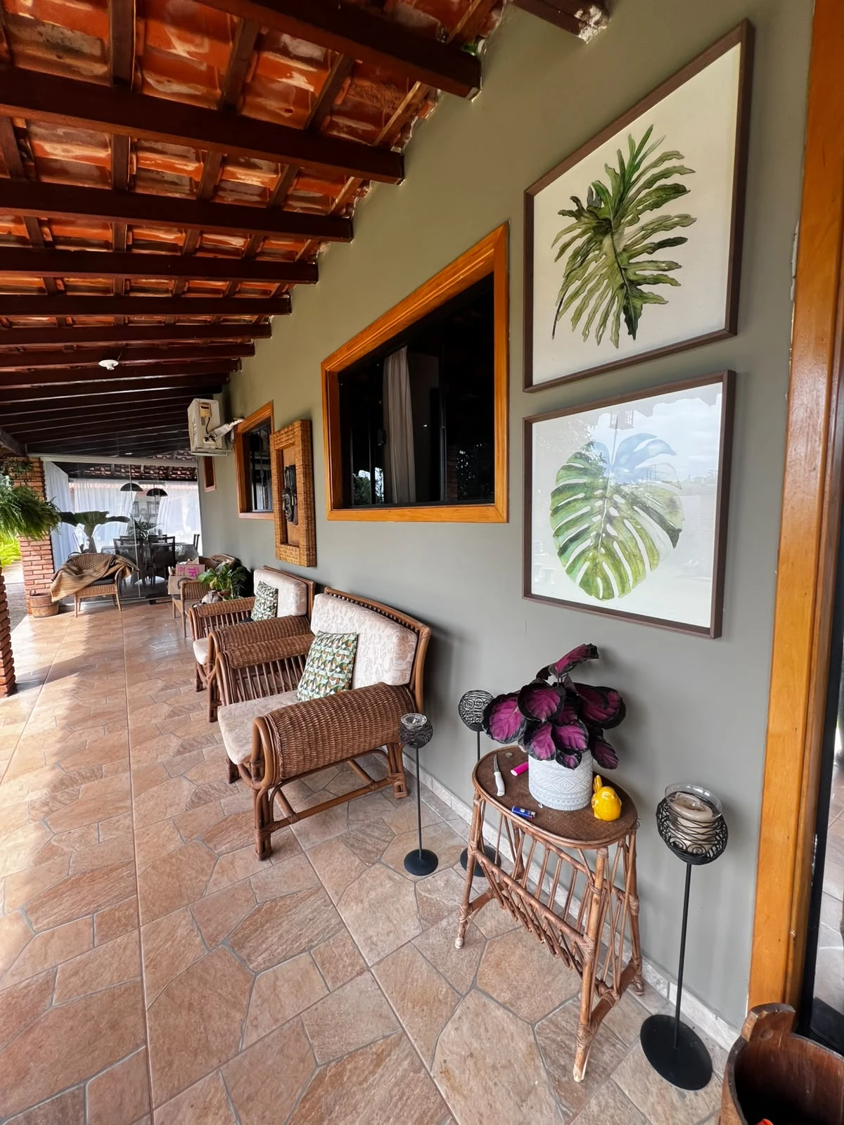 CASA COM AREA DE LAZER - JD ESMERALDA