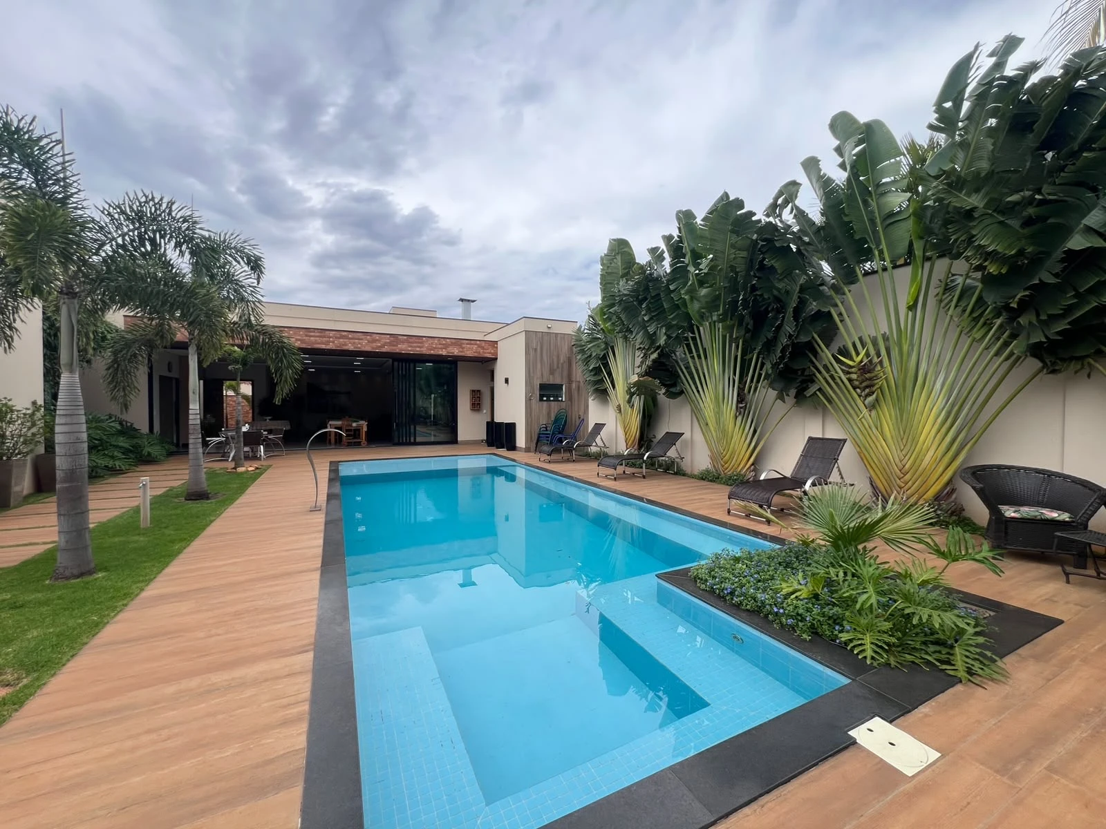 CASA DE ALTO PADRÃO À VENDA | REGIÃO CENTRAL | ASSIS