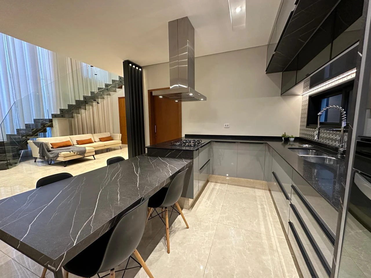 IMÓVEL ALTO PADRÃO RESIDENCIAL CASABLANCA